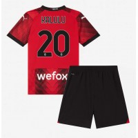 Camisa de Futebol AC Milan Pierre Kalulu #20 Equipamento Principal Infantil 2023-24 Manga Curta (+ Calças curtas)